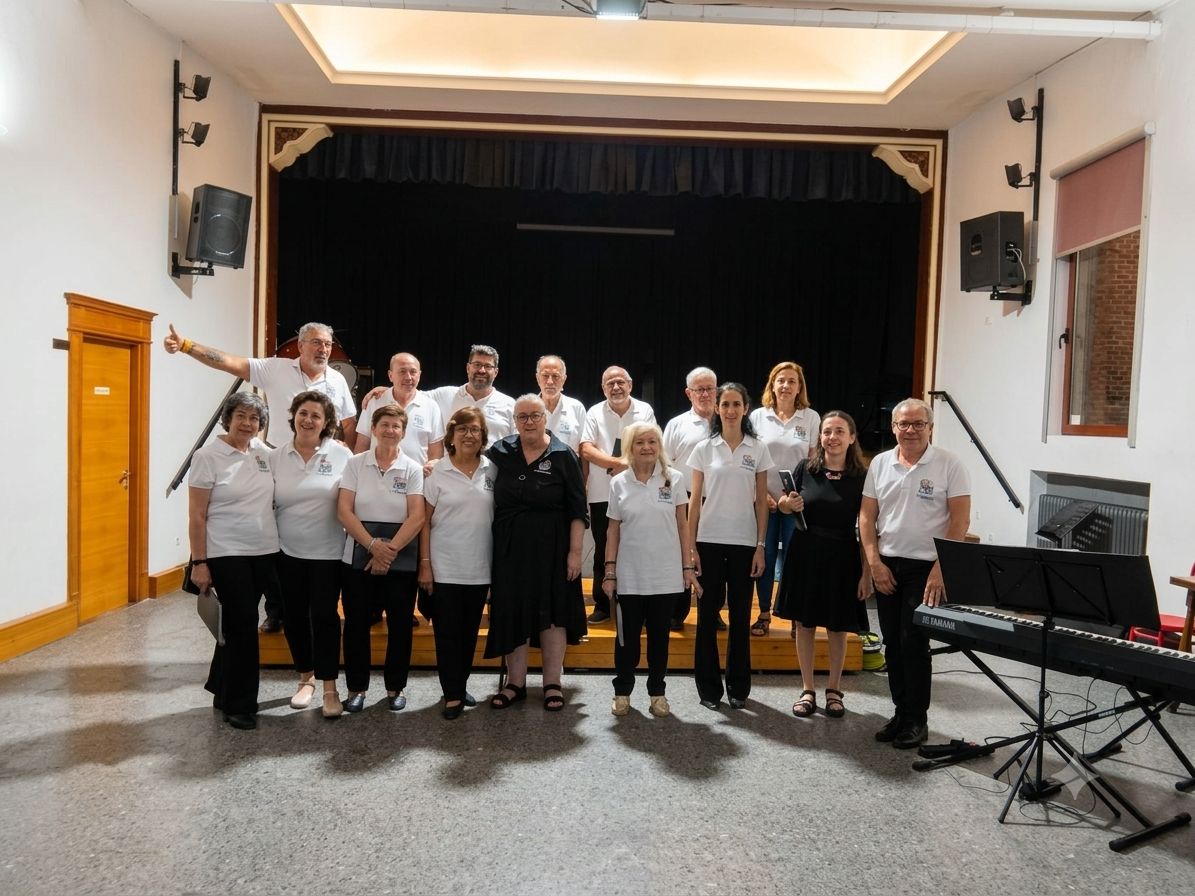 Coro de La Ynseparable durante una actuación